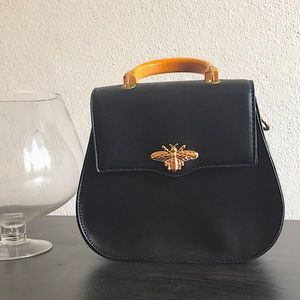 Bumble Bee 🐝 Purse w bamboo handle.